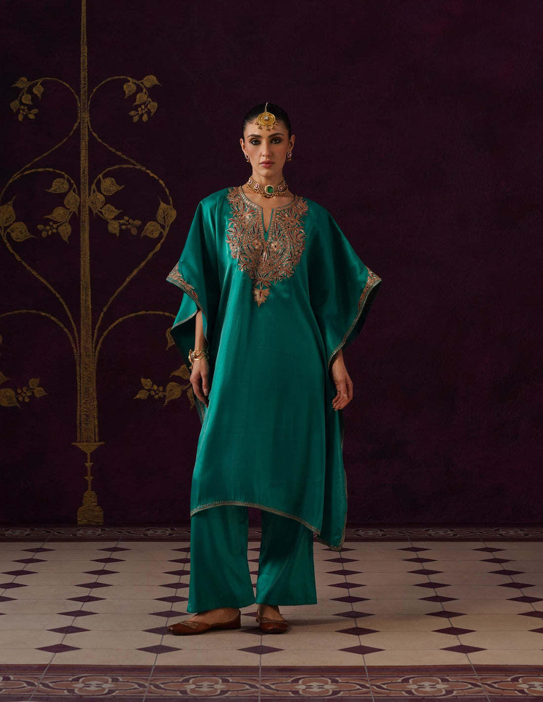 Kashmiri Tilla &amp; Thread Embroidered Silk Kaftan Set – Emerald Green