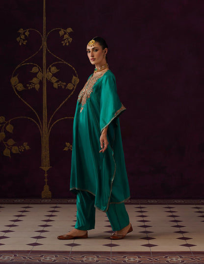 Kashmiri Tilla &amp; Thread Embroidered Silk Kaftan Set – Emerald Green