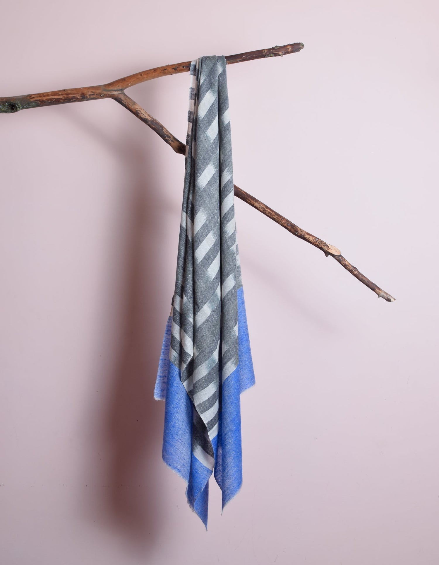 Black n White Stripes Handwoven Ikat Pattern Cashmere Pashmina Stole - Kashmir Box