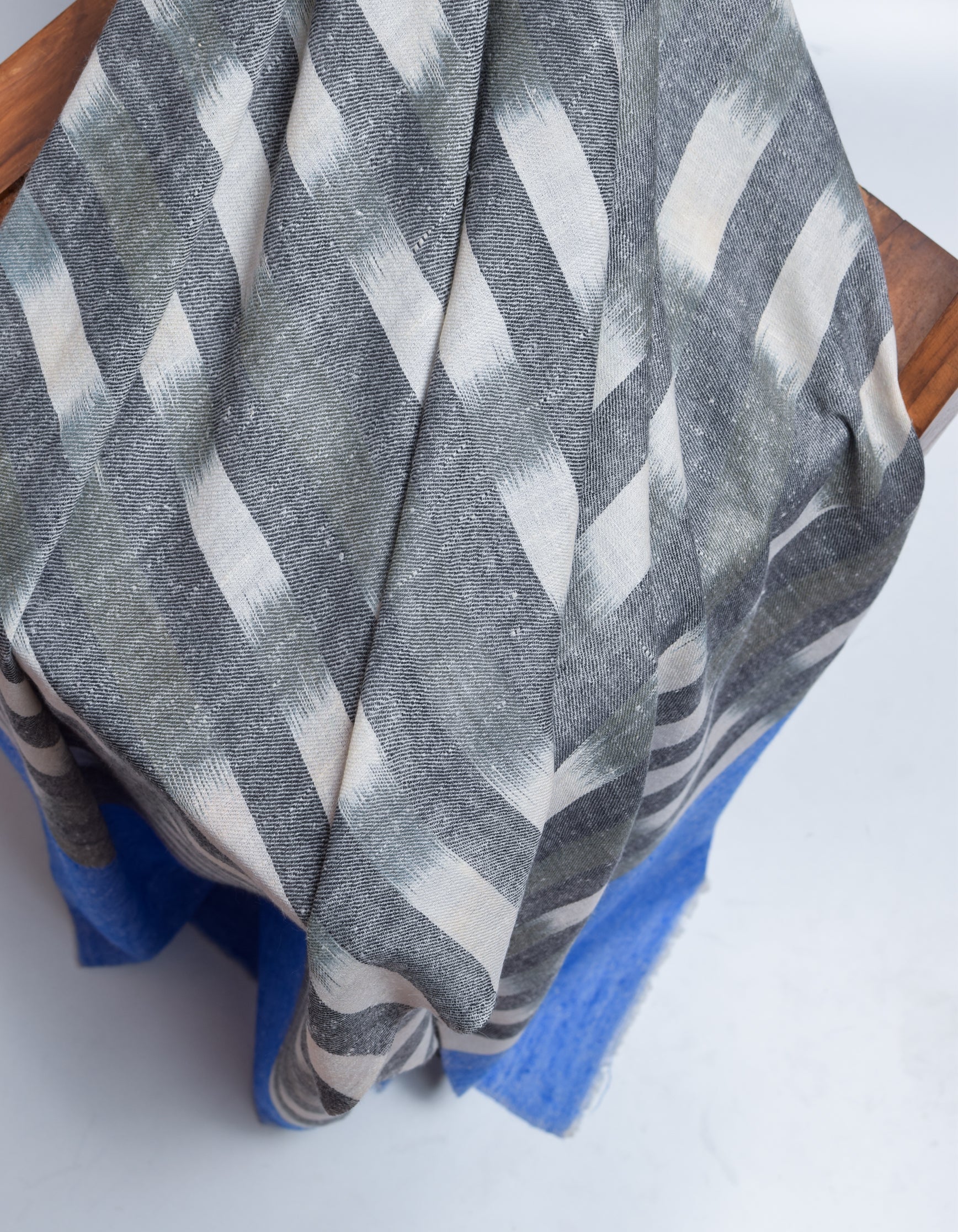 Black n White Stripes Handwoven Ikat Pattern Cashmere Pashmina Stole - Kashmir Box