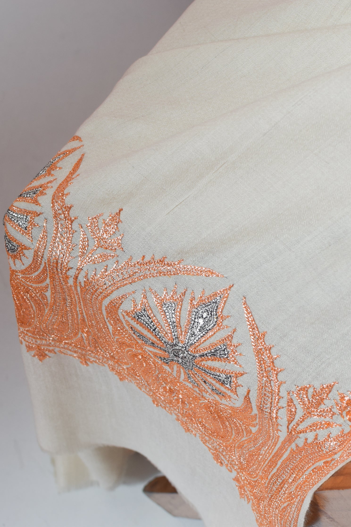 Cream Handwoven Tilla Embroidered Palladaar Pashmina Shawl