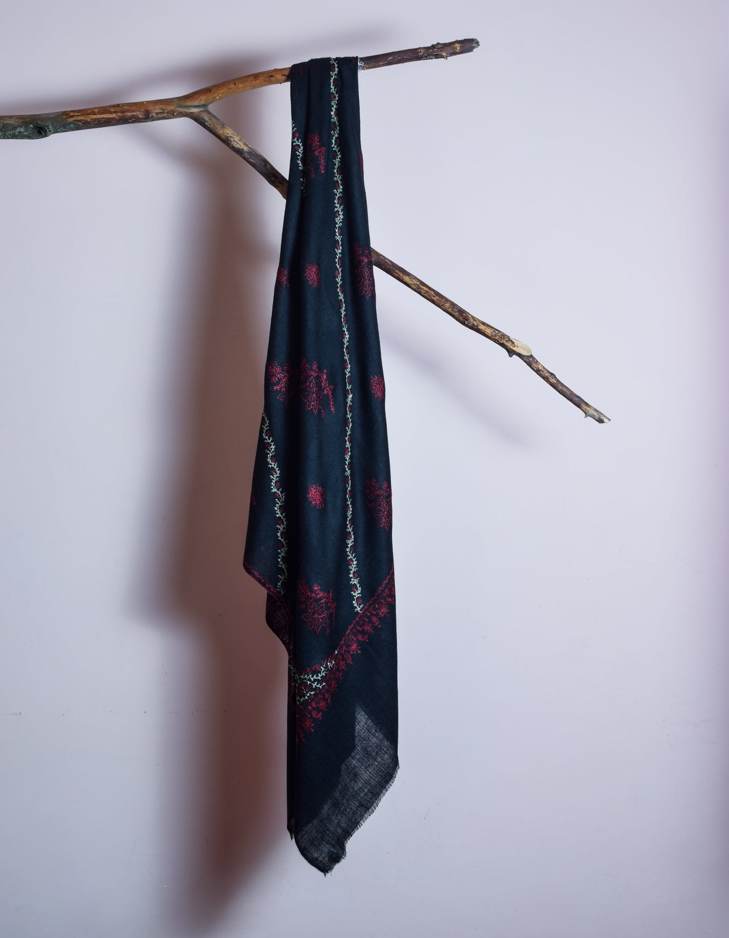 Black Handwoven Incline Embroidered Cashmere Pashmina Shawl