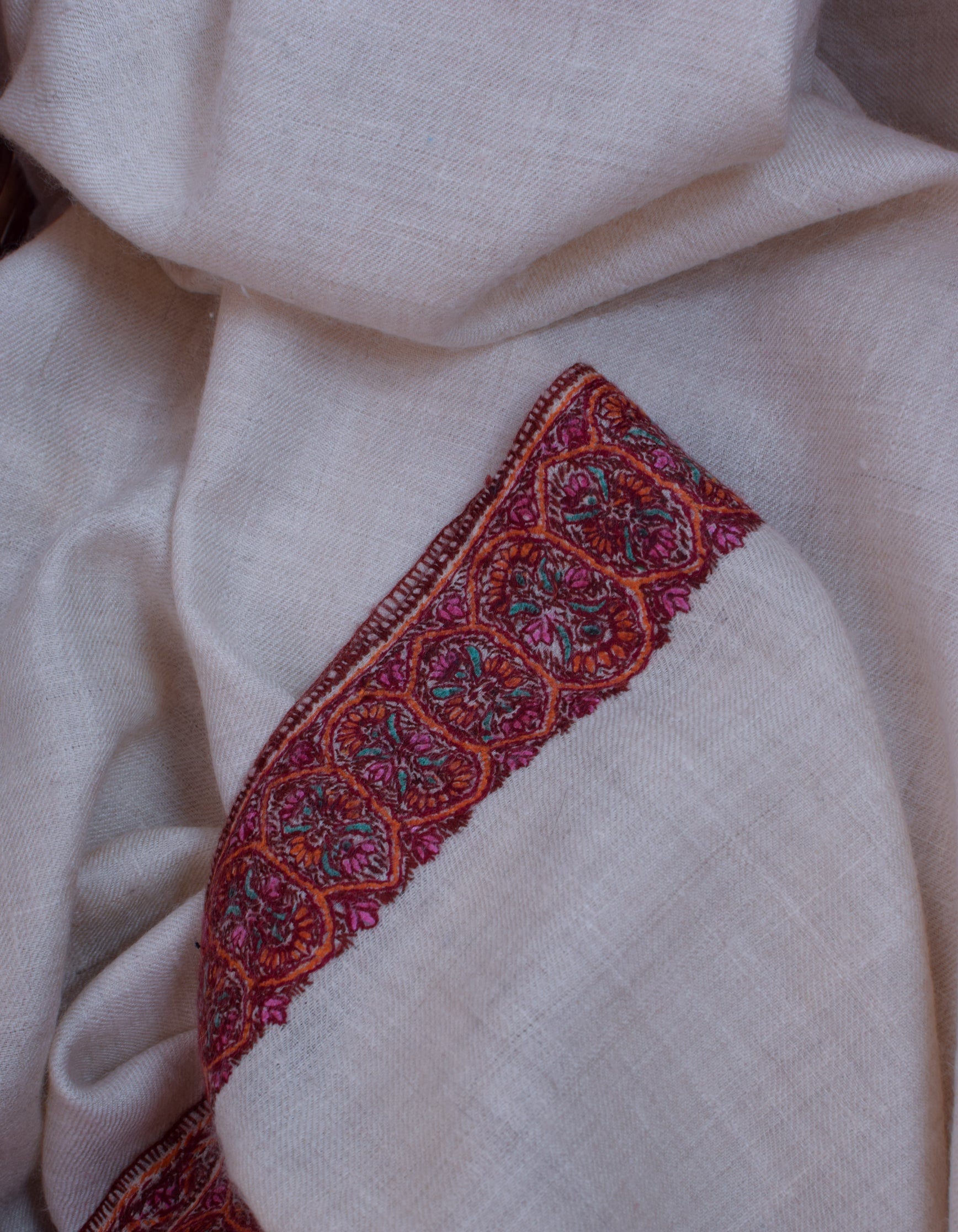 Natural Light Beige Handwoven Sozni Border Embroidered Cashmere Pashmina Shawl