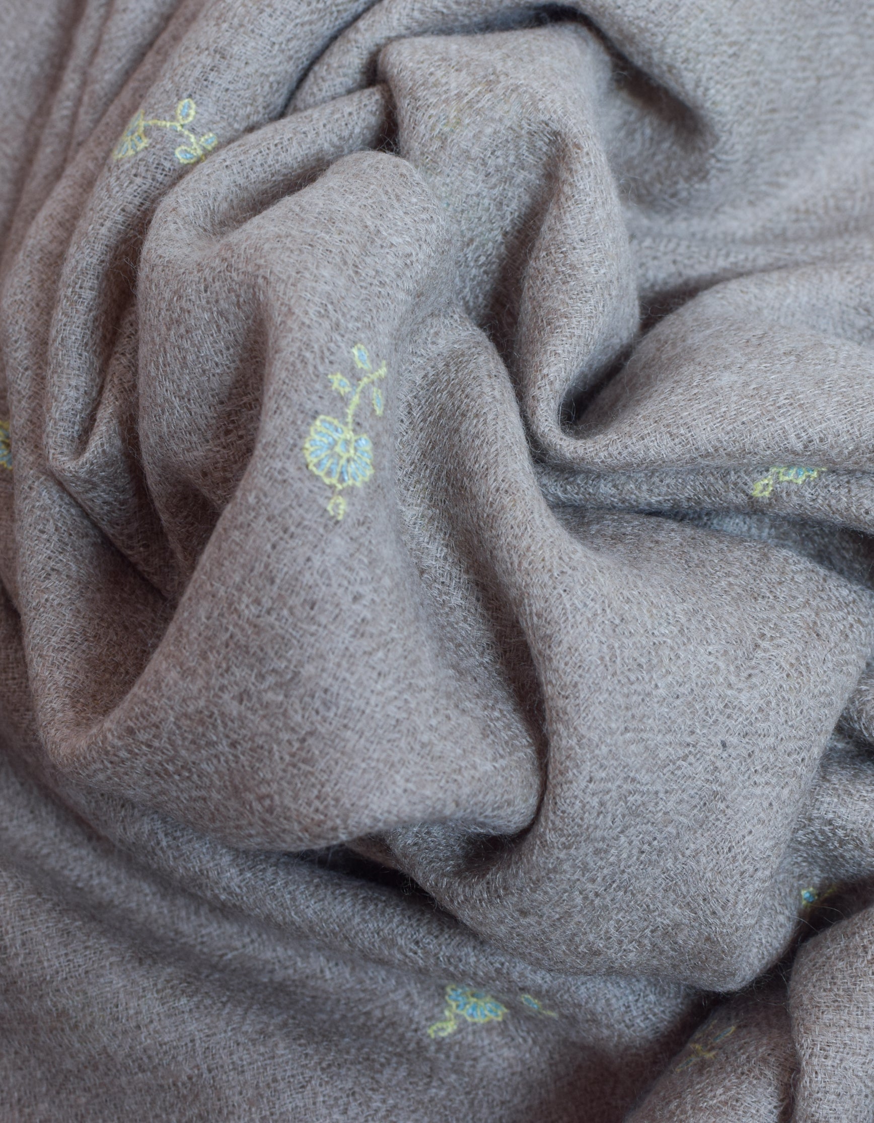 Pale Khaki Handwoven Sozni Embroidered Cashmere Pashmina Stole - Kashmir Box