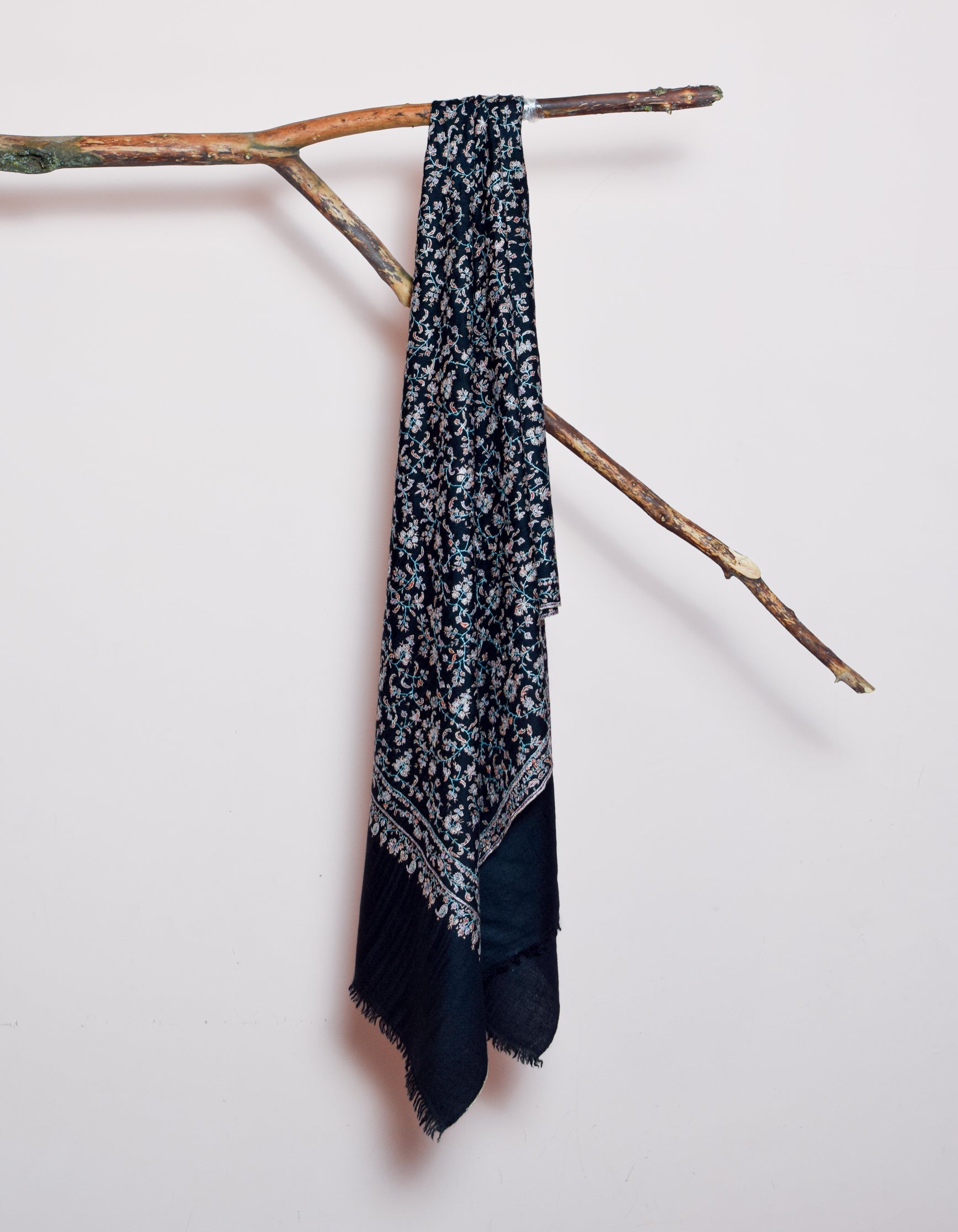 Classic Black Handwoven Coloured Sozni Jaali Embroidered Cashmere Pashmina Stole - Kashmir Box