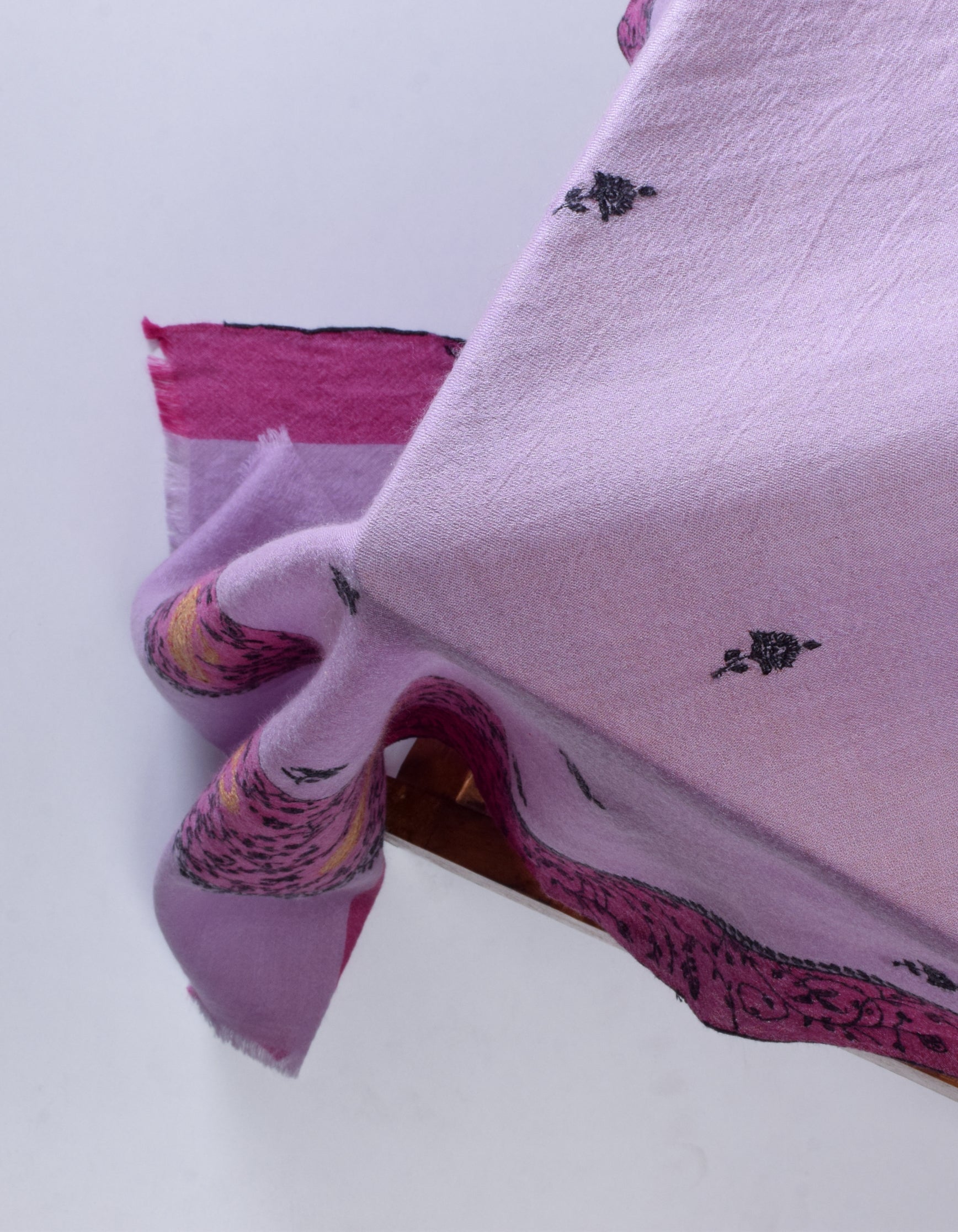 Light Lavender Handwoven Sozni Border Embroidered Cashmere Pashmina Stole - Kashmir Box