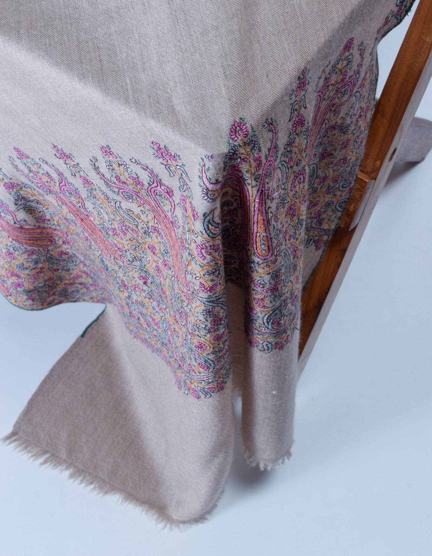 Greyish Beige Handwoven Sozni Palla Embroidered Cashmere Pashmina Stole