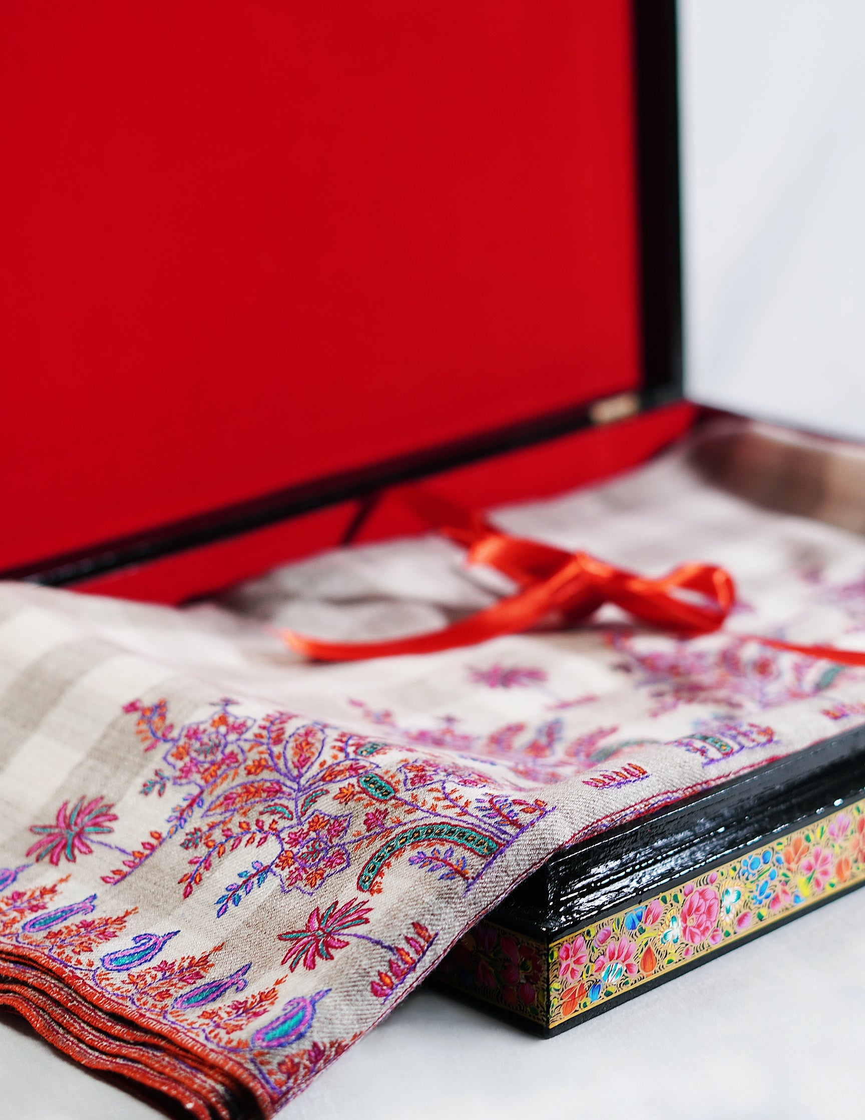 Papier-Mâché Pashmina Box — Hand-Painted Design | 30.5 cm (L) × 40.5 cm (B) × 5.5 cm (H)