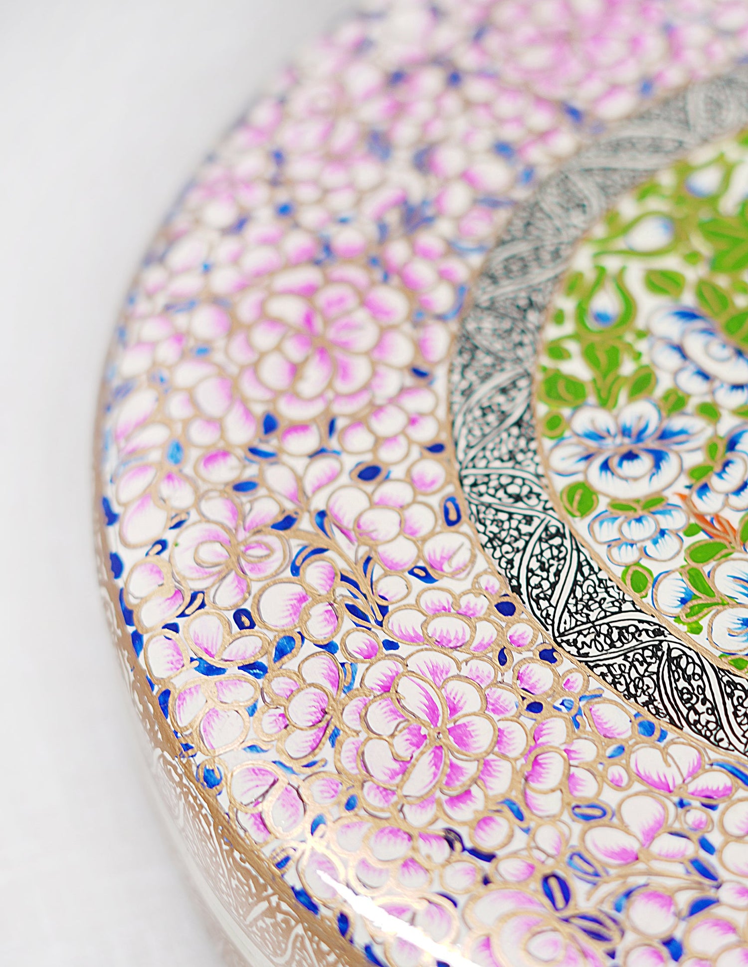 Papier-Mâché Round Clutch — Hand-Painted Design | Ø 20 cm × 4.5 cm (H)