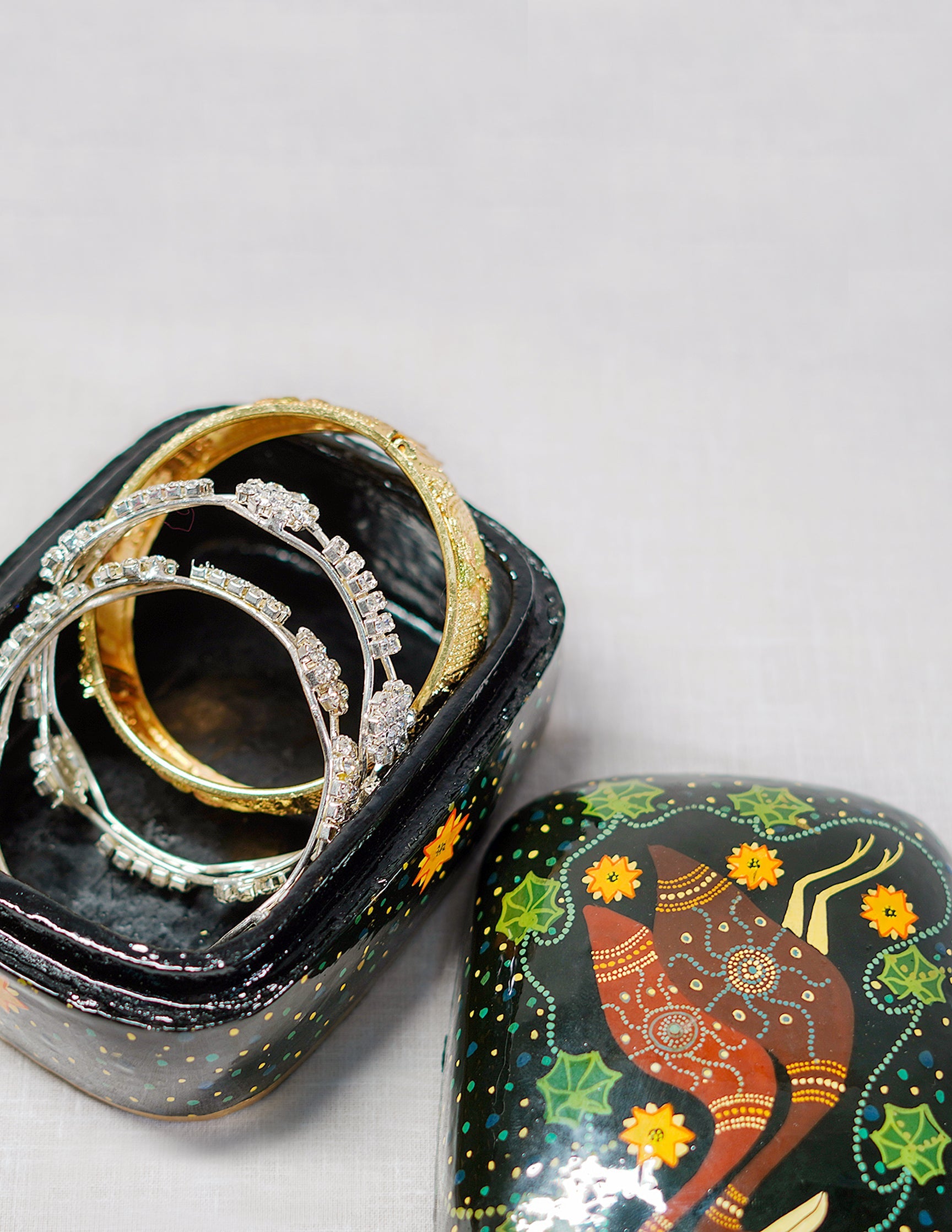 Papier-Mâché Trinket Box — Hand-Painted Design | 8.5 cm (L) × 11.5 cm (B) × 5.5 cm (H)