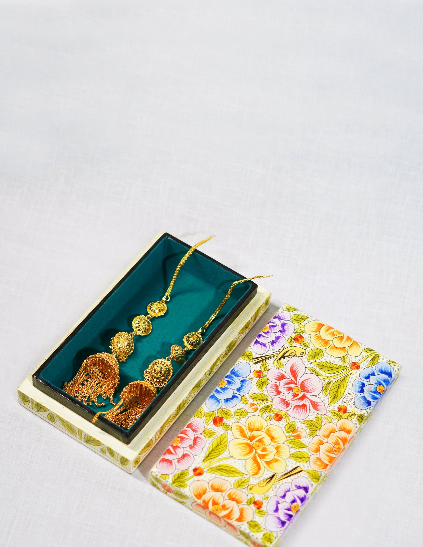 Papier-Mâché Flat Box — Hand-Painted Design | 10 cm (L) × 17.5 cm (B) × 3.5 cm (H)