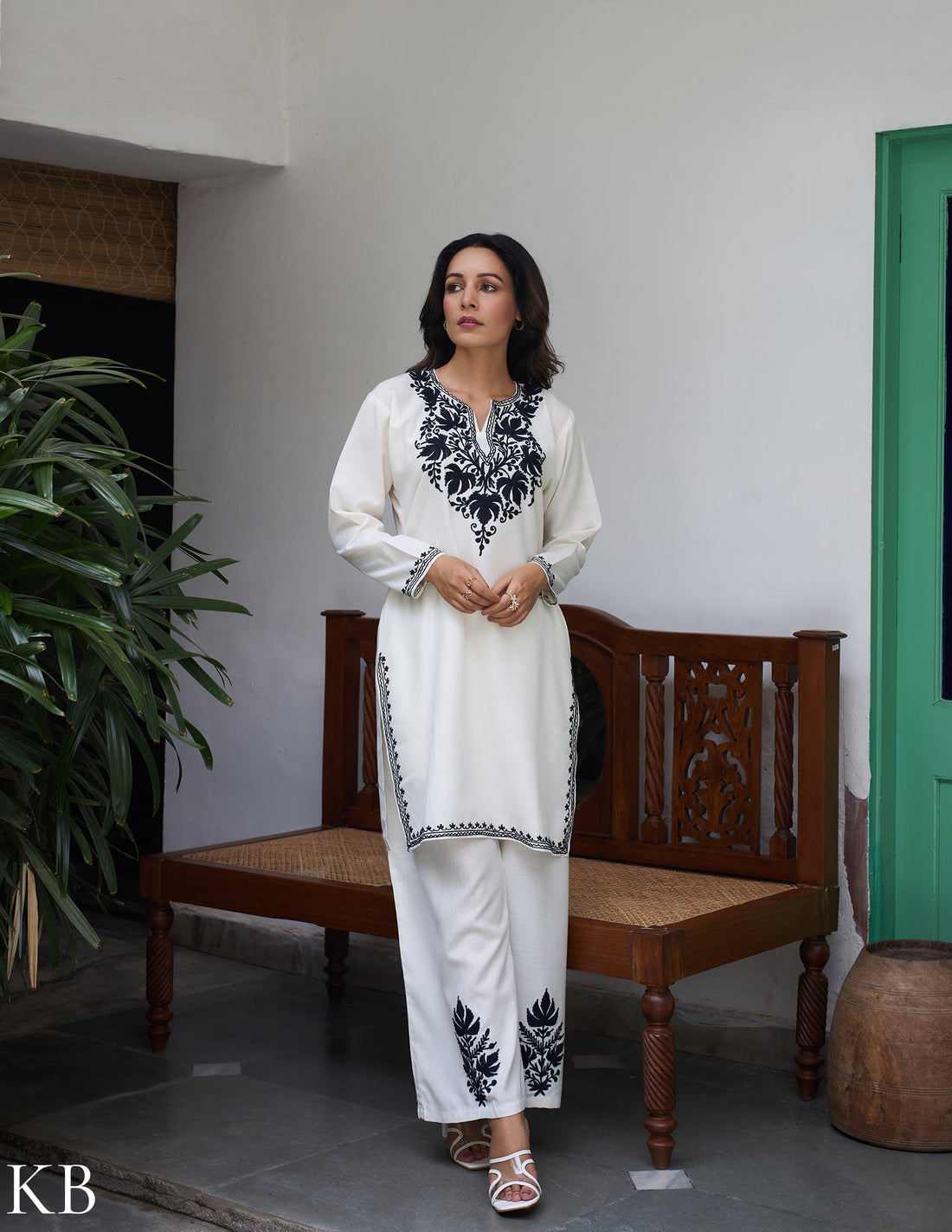 Nigeen Kashmiri Aari Off-white Co-ord set - Kashmir Box