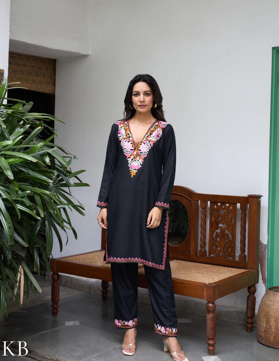 Nigeen Kashmiri Aari Black Co-ord set - Kashmir Box