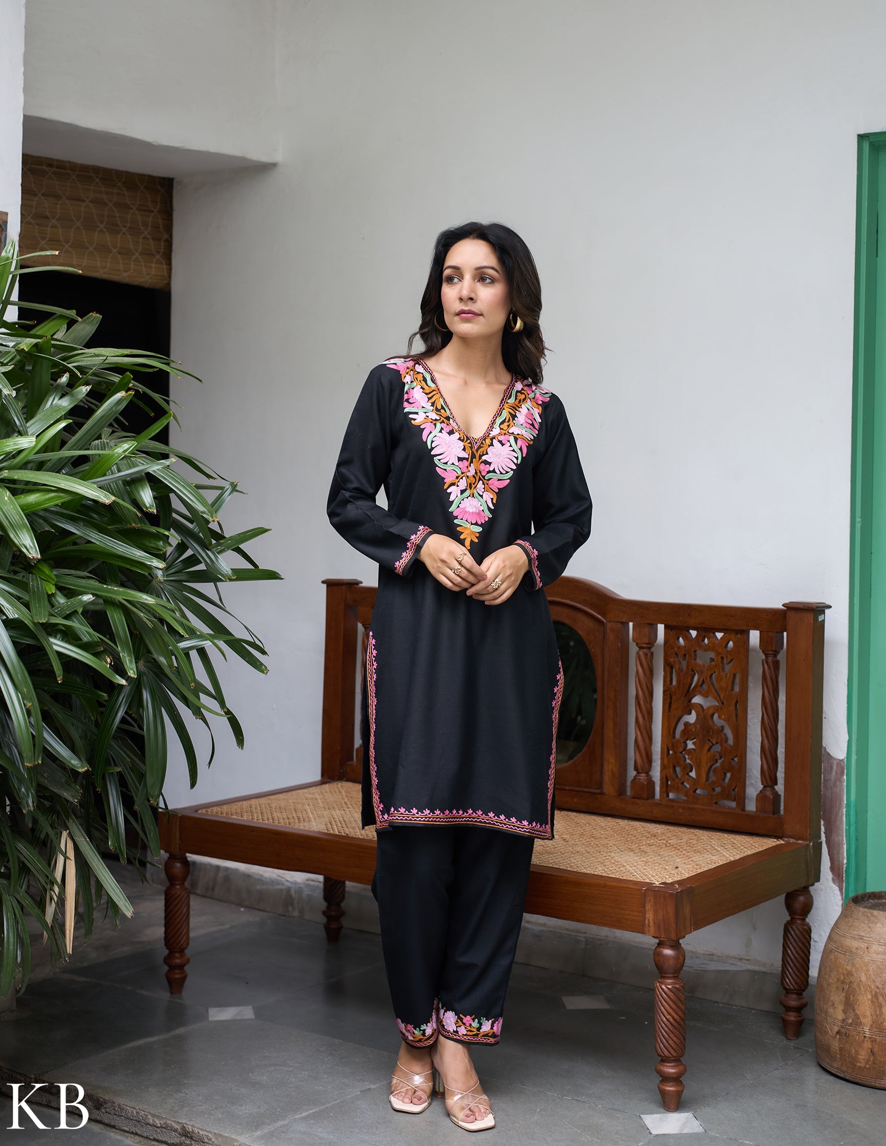 Nigeen Kashmiri Aari Black Co-ord set