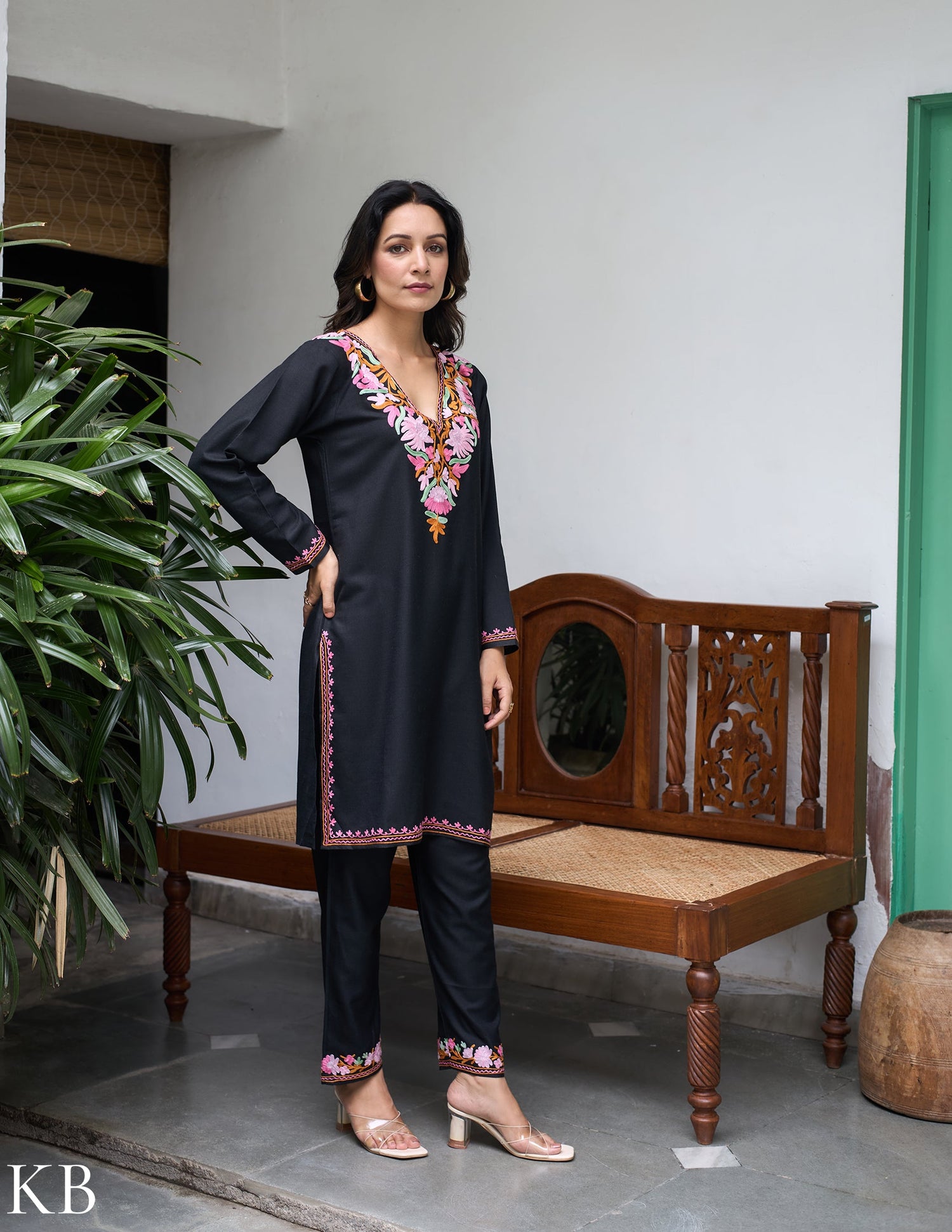 Nigeen Kashmiri Aari Black Co-ord set