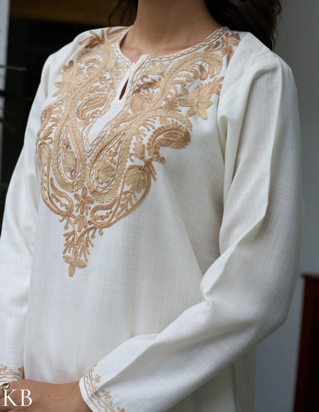 Nigeen Aari Embroidered Off-white Co-ord Set - Kashmir Box