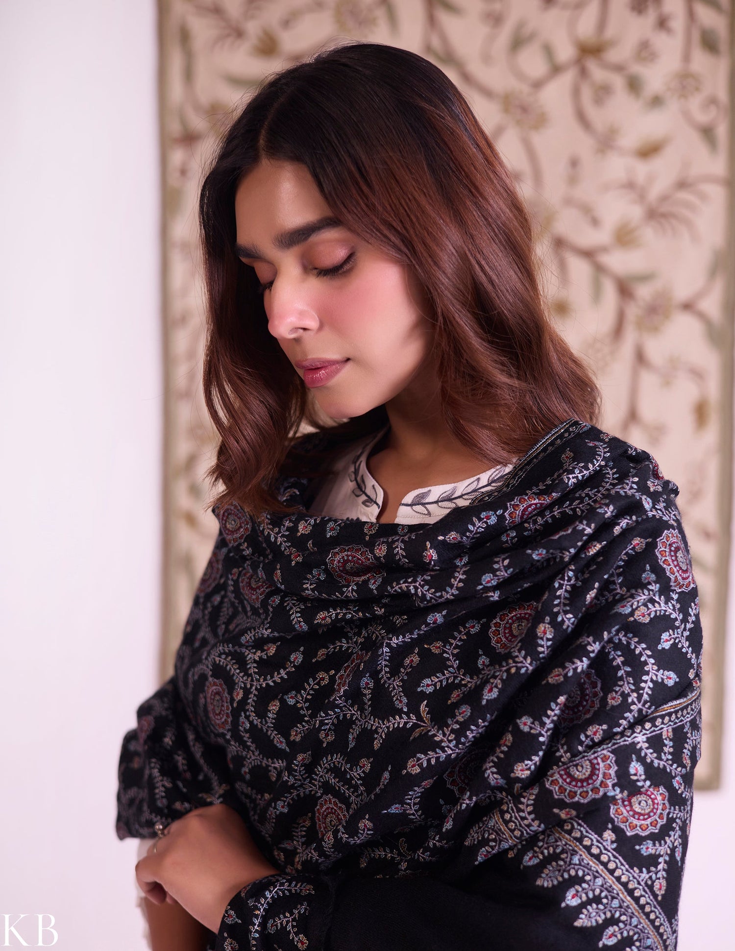 Kashmiri Handwoven Pashmina Jaali Sozni Shawl – Black | Handwoven Heritage