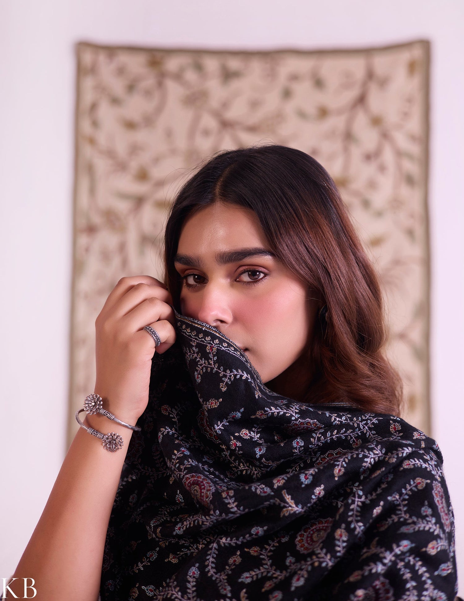 Kashmiri Handwoven Pashmina Jaali Sozni Shawl – Black | Handwoven Heritage