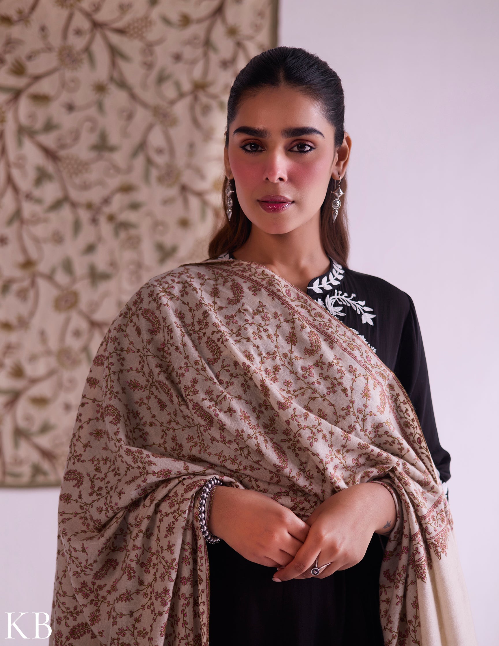 Kashmiri Handwoven Pashmina Sozni Shawl – Off White Jaaldar | Handwoven Heritage