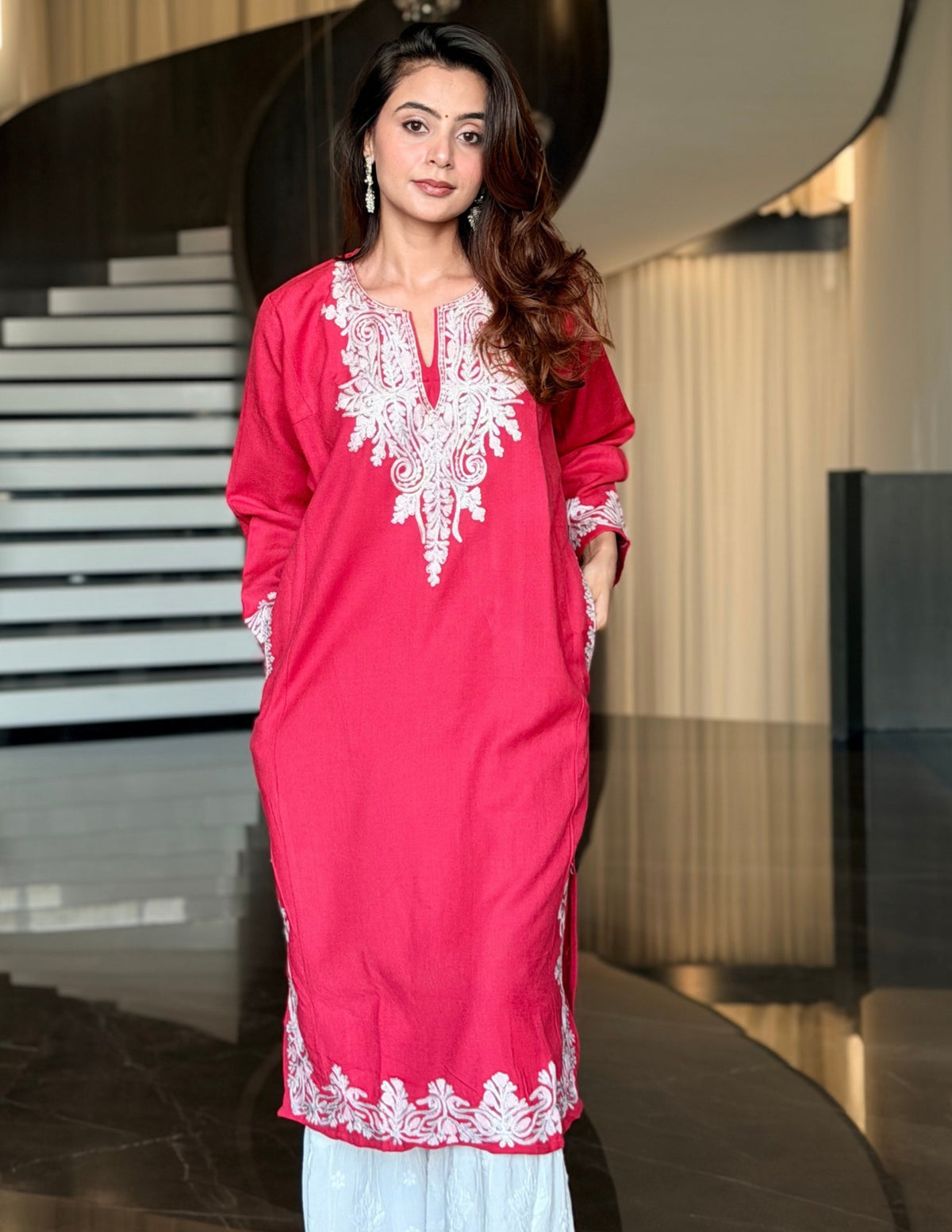 Kashmiri Light Pink Aari &amp; Zari Outlined Woollen Phiran – Dark Pink | Timeless Winter Wear
