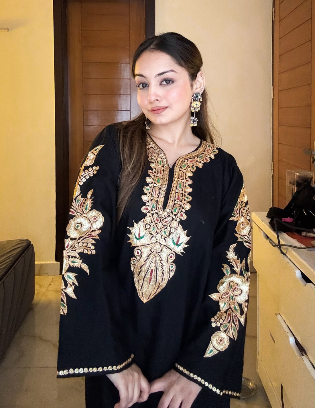 Kashmiri Golden Boti Tilla Embroidered Woollen Phiran – Black | Handcrafted Heritage