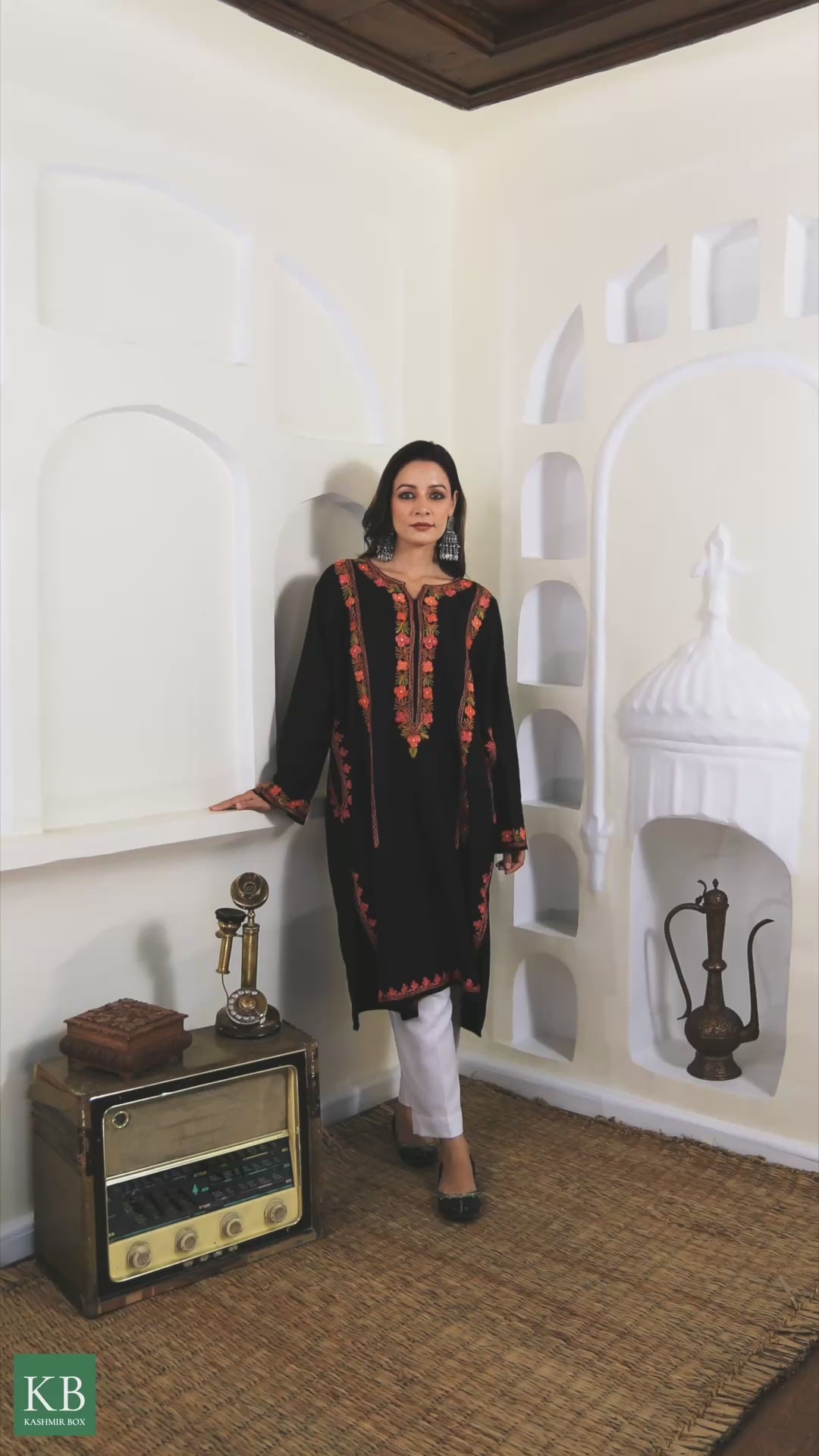 Rang-e-Khizan Classic Black Orchid Aari Phiran